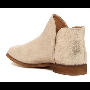 Splendid Gold Pentunia Boots